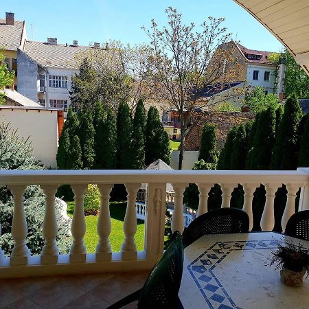 Ferienwohnung Adam Apartmanhaz Szegedin Exterior foto