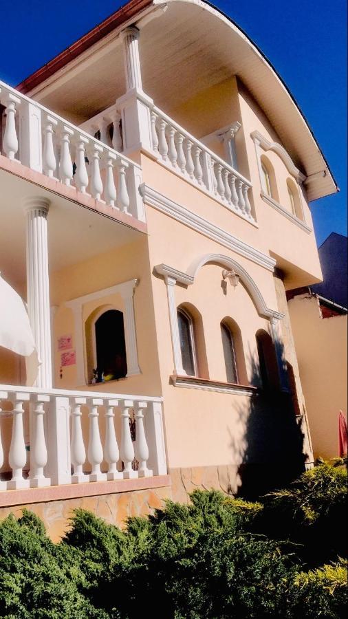 Ferienwohnung Adam Apartmanhaz Szegedin Exterior foto